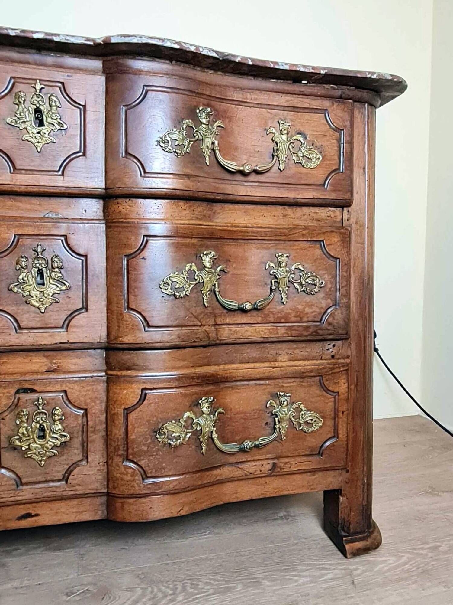 Louis XIV period Arbalette chest of drawers in solid walnut circa 1700