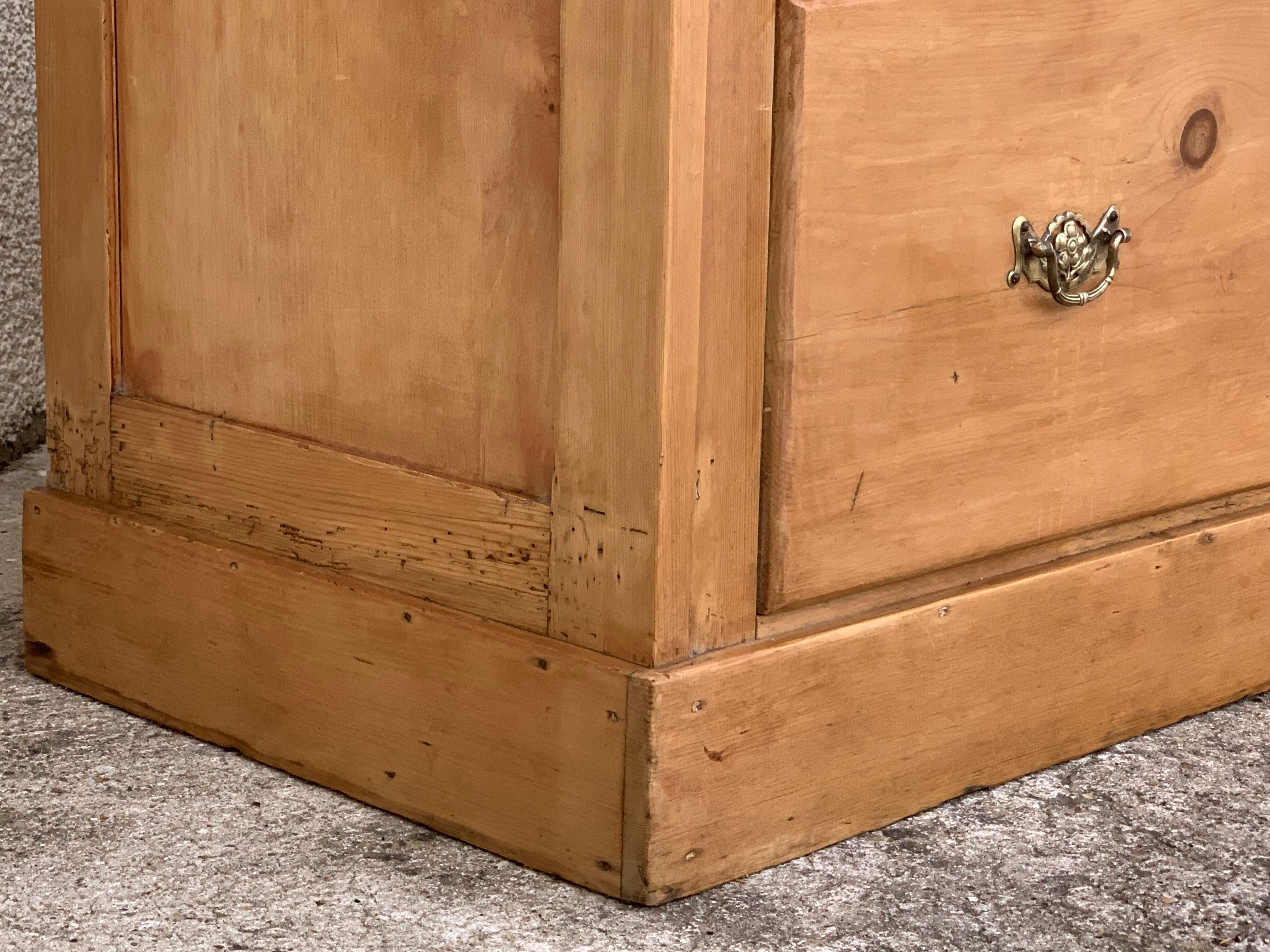 English style chest of drawers 1920 pine and pitchpin