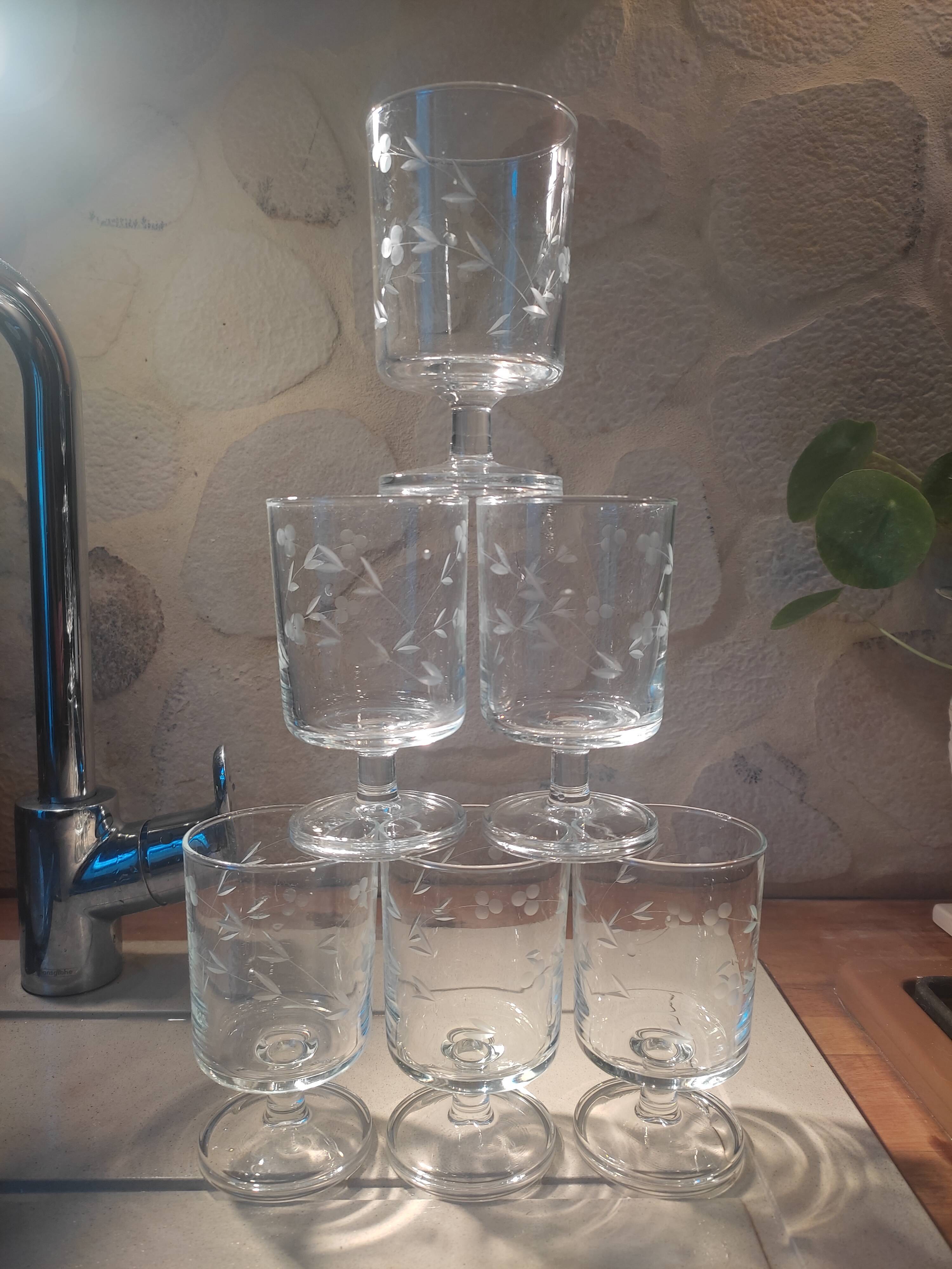 6 engraved vintage glasses