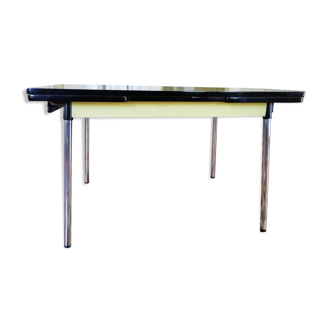 Table in formica