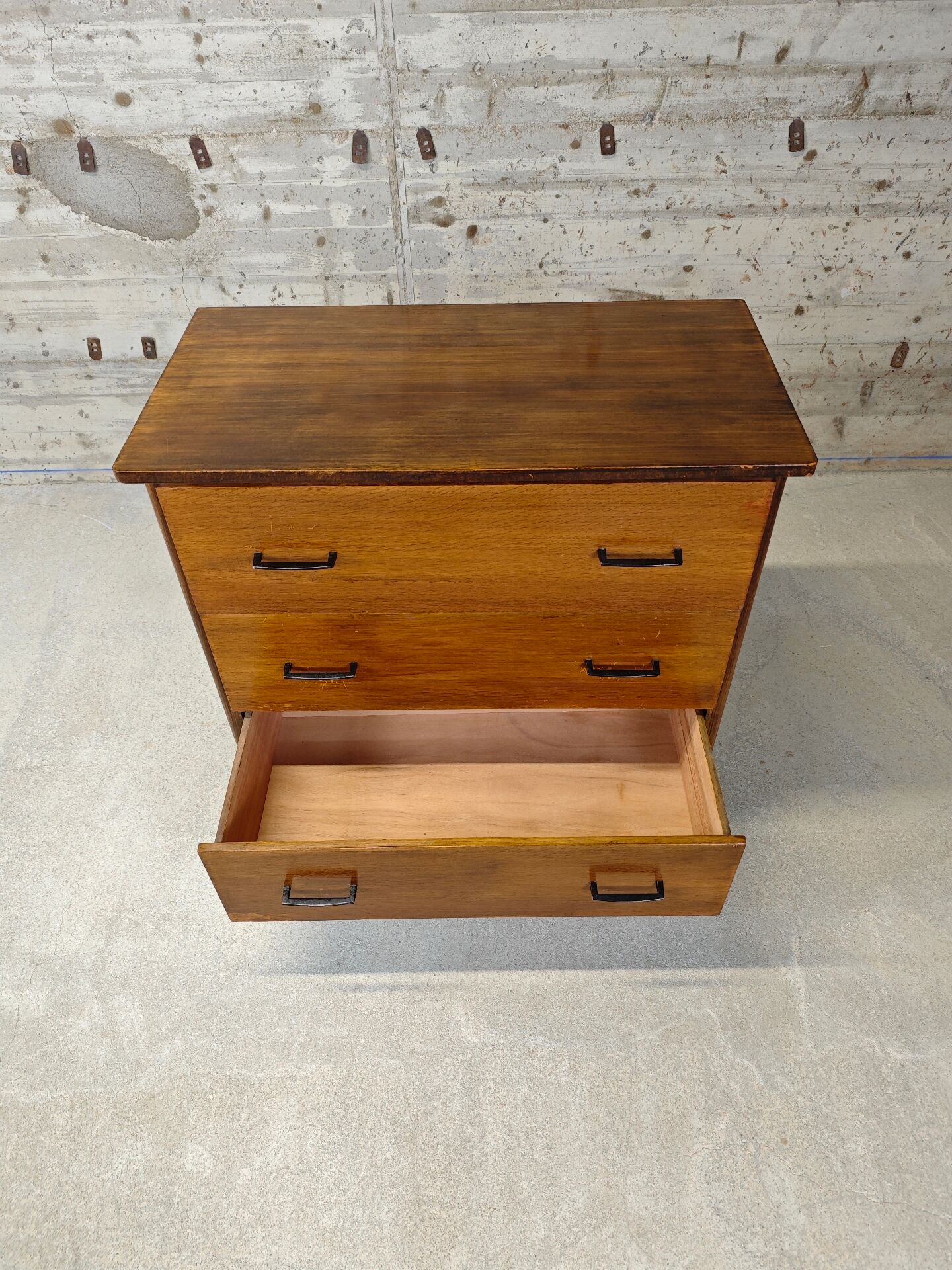 Commode vintage pieds compas