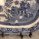 Angleterre XIXeme : grand plat en faience bleue blanche