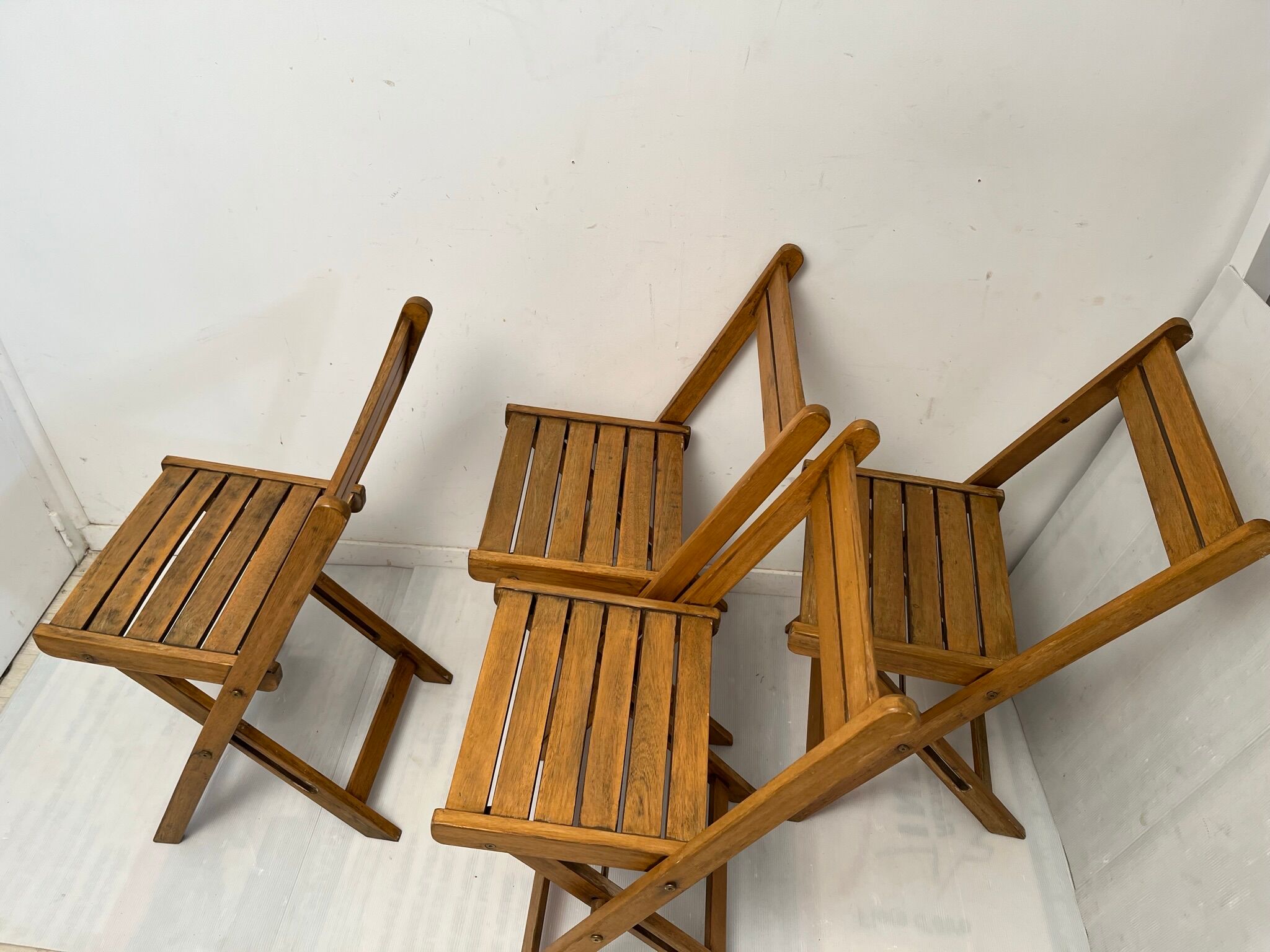 4 foldable chairs in vintage wood