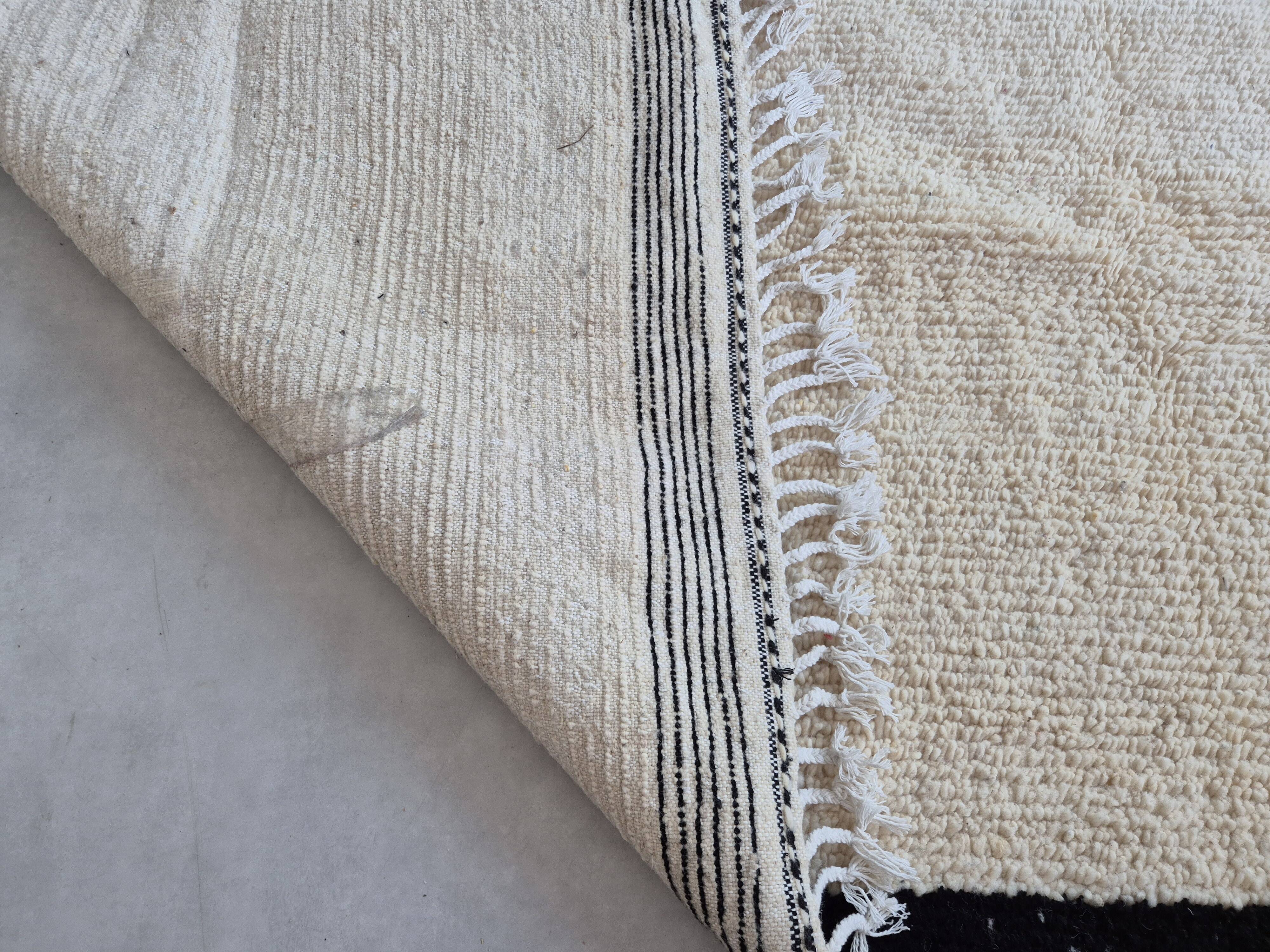 Tapis berbere en laine fait à la main à azilal 208/190