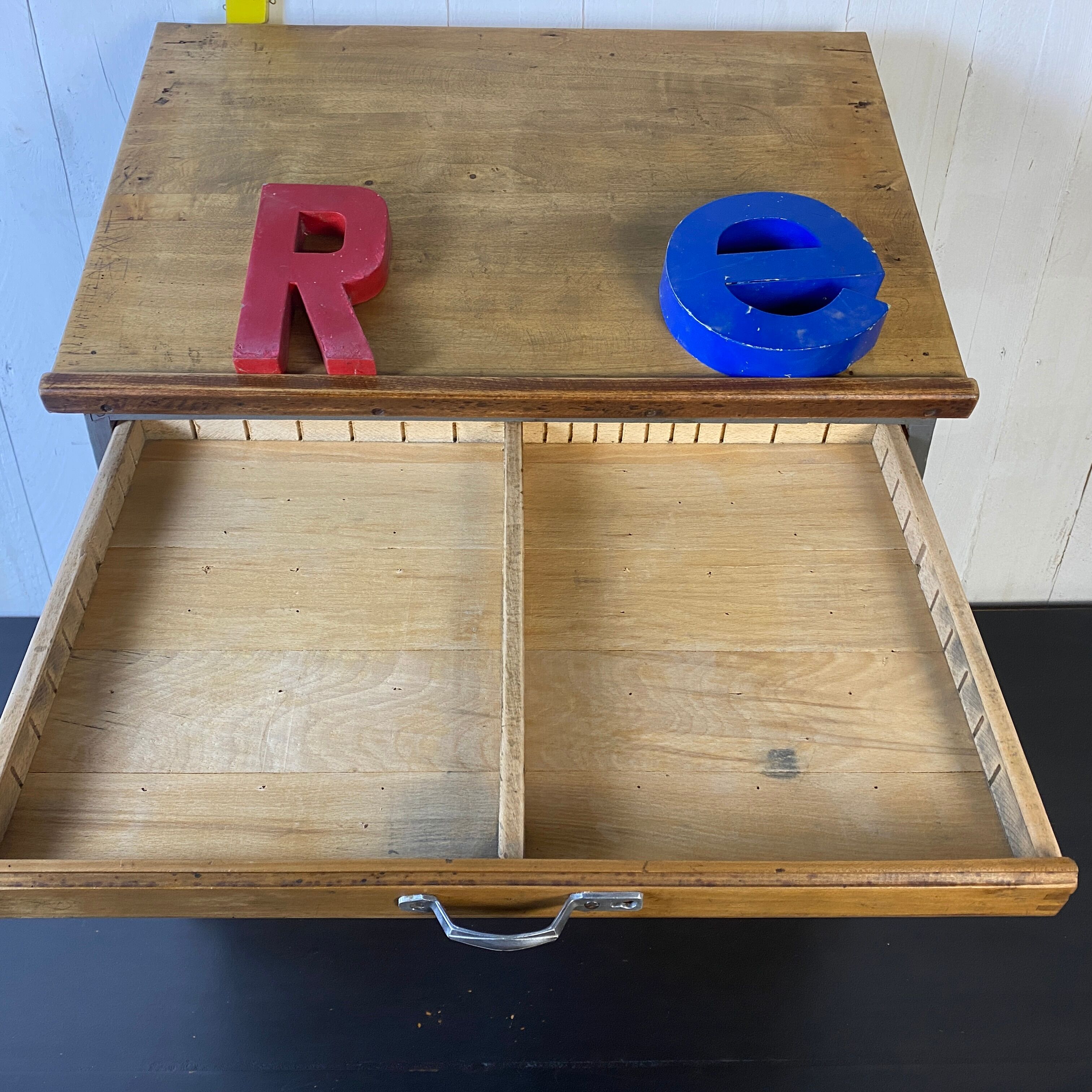 Printing cabinet with drawers