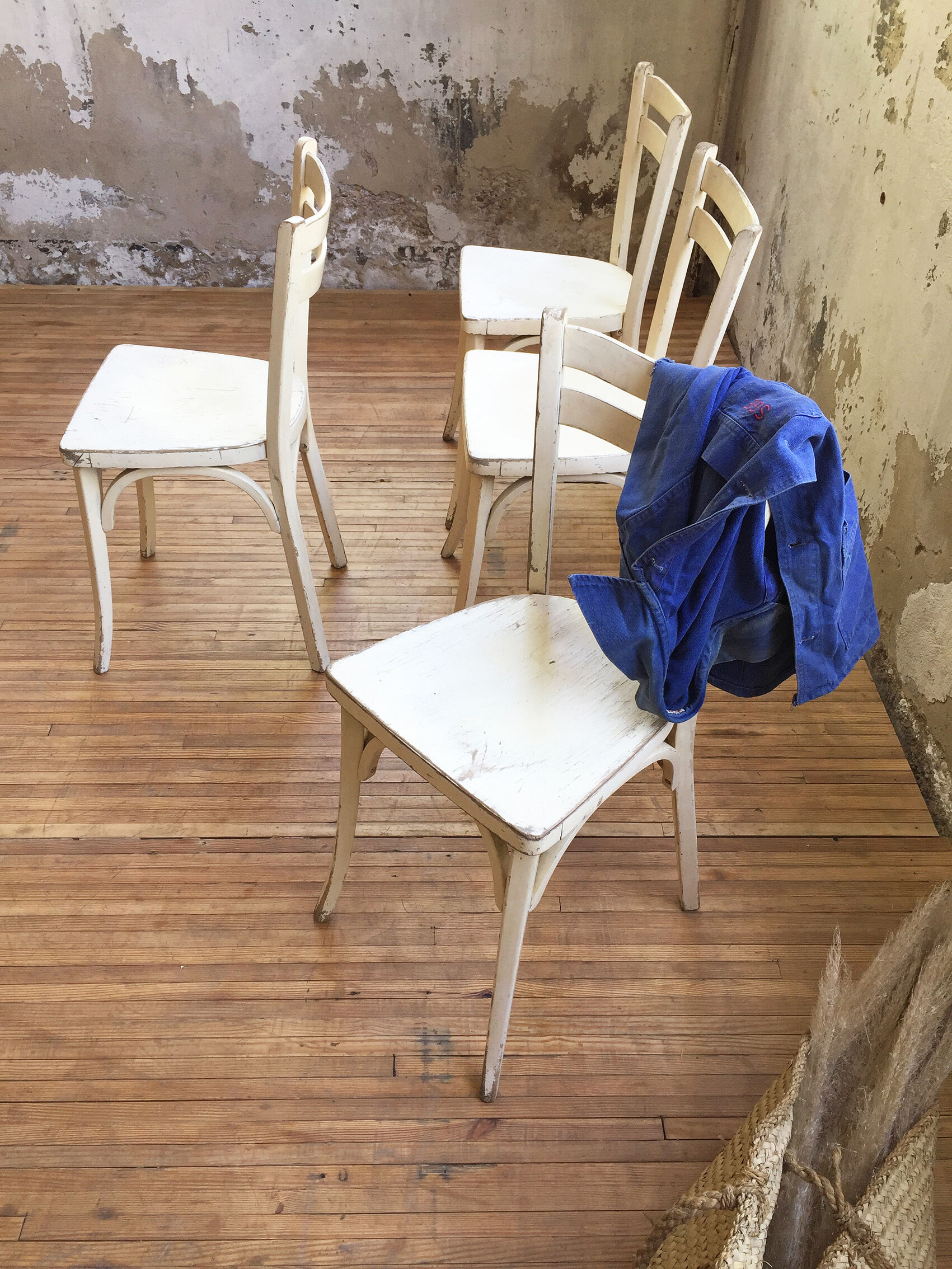 Set 4 white Baumann chairs
