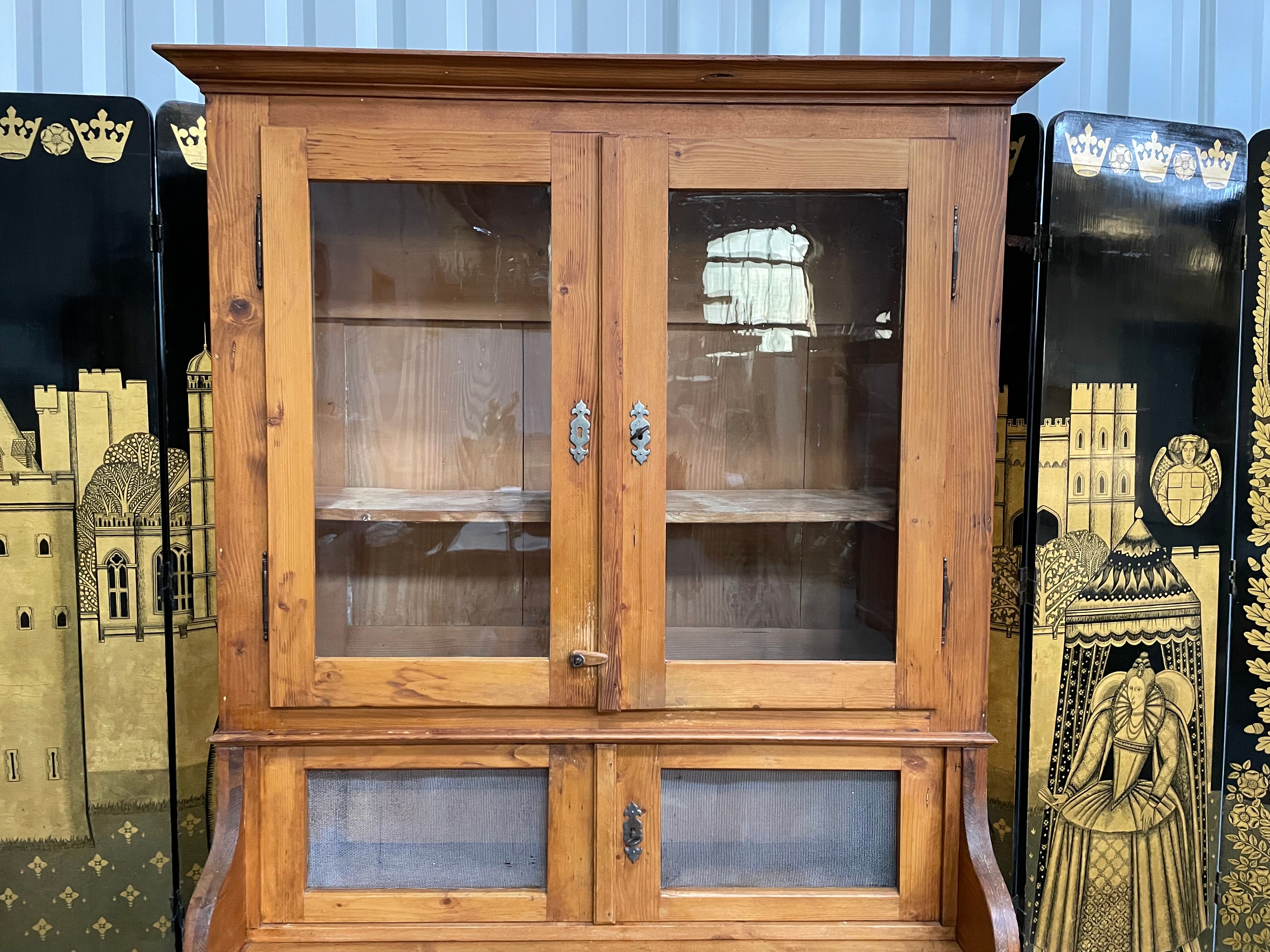 Buffet two bodies in fir 1900