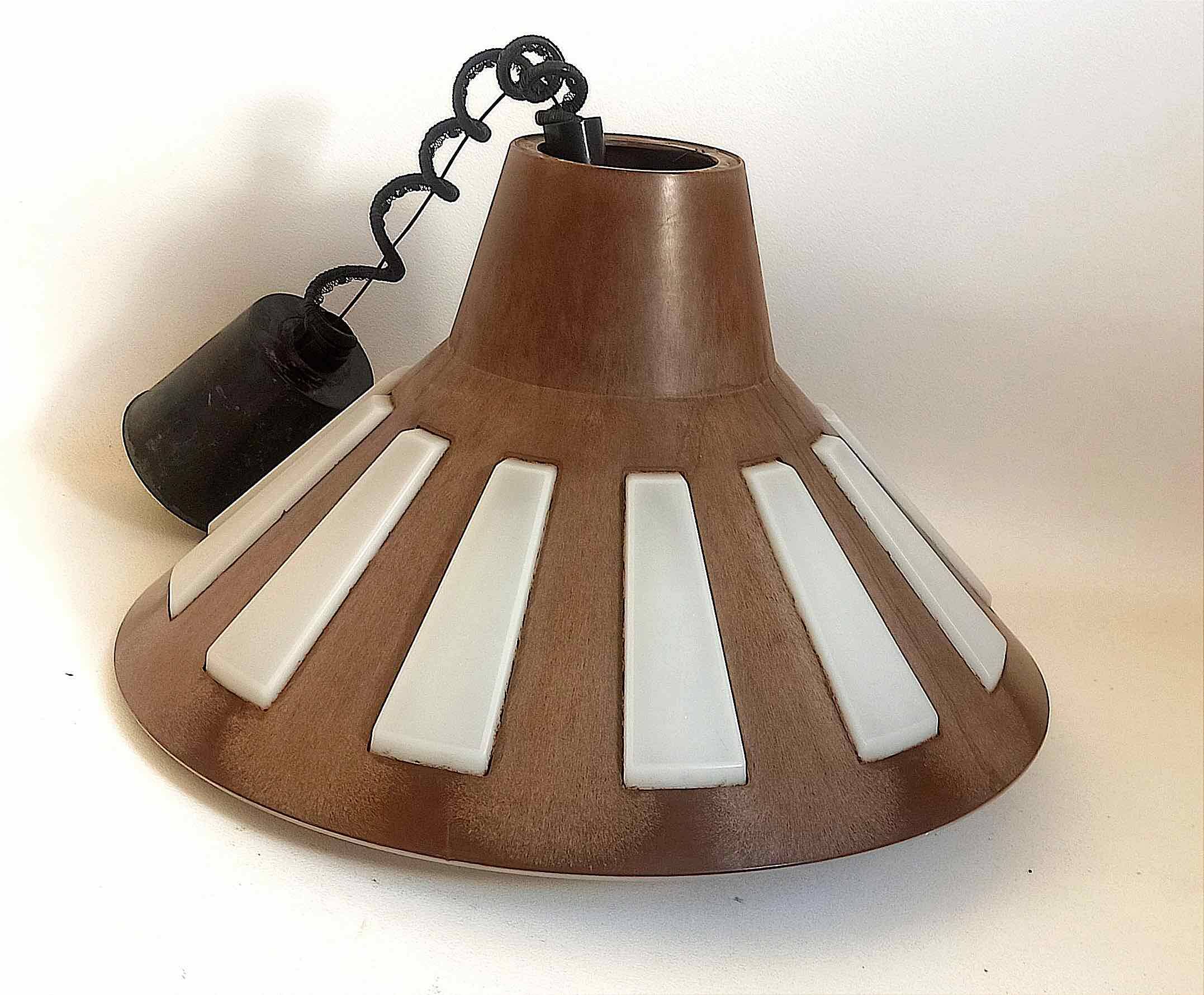 Bakelite pendant light up and down 70s Diameter 40 cm