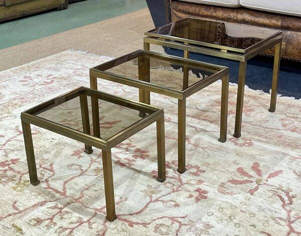 Suite de 3 tables gigognes en laiton par Guy Lefevre pour la Maison Jansen
