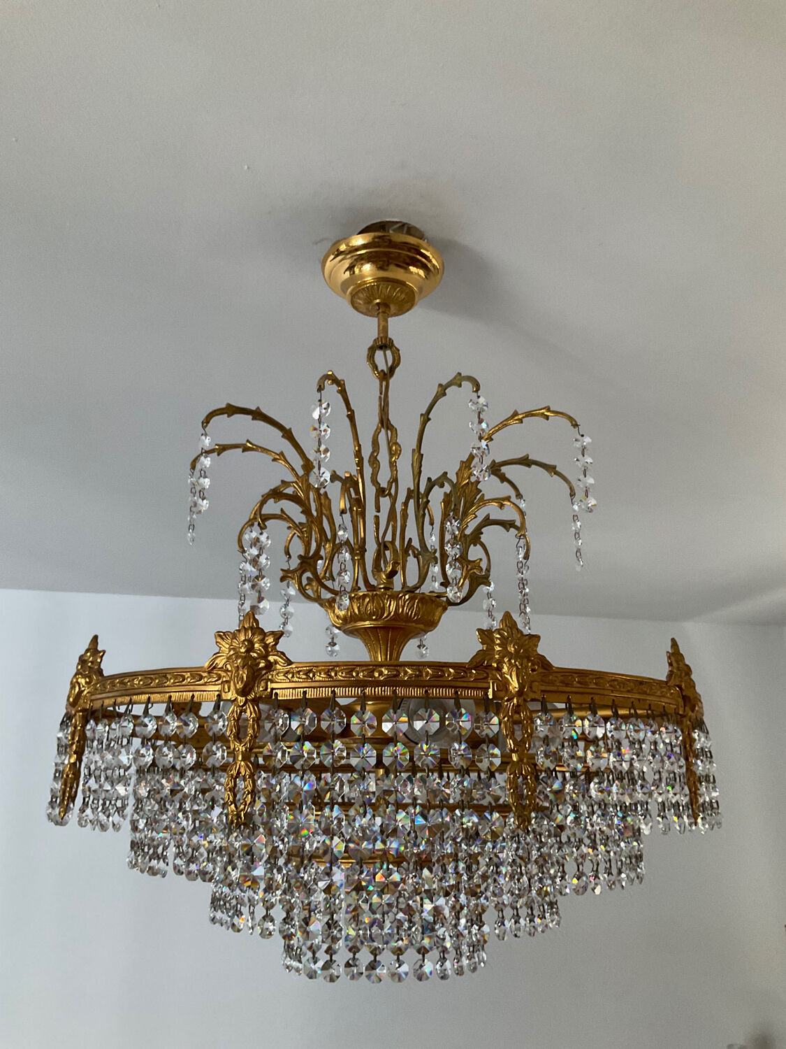 Lustre en bronze et cascade de pampilles en cristal