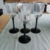 Black-footed glasses