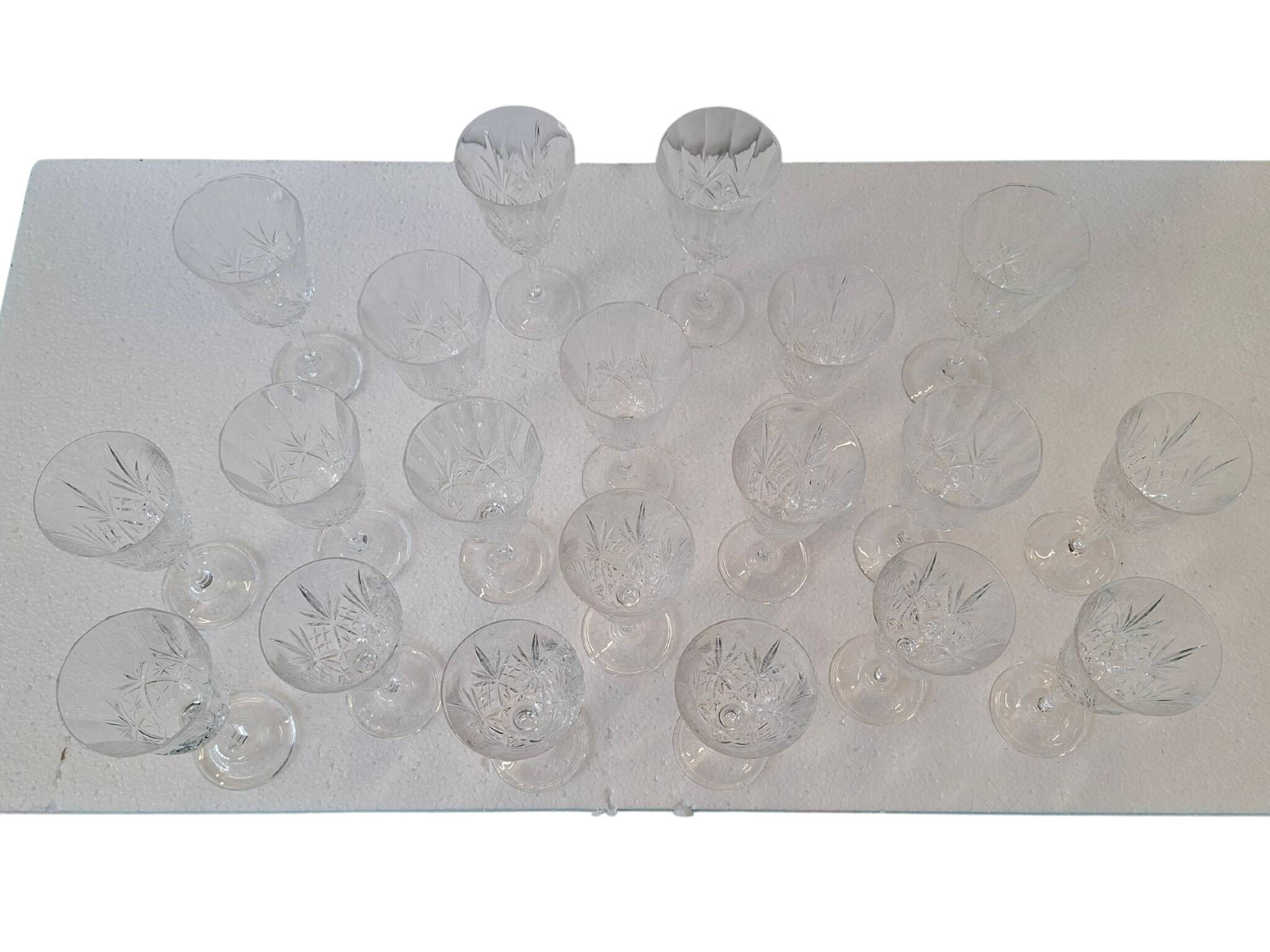 Ensemble de 20 verres en cristal taillé à la main (1985)