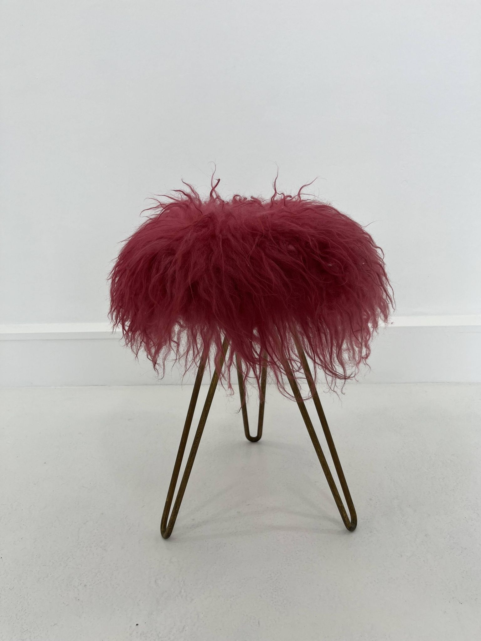 Tabouret Flokati rouge moderne du milieu du siècle, 1950
