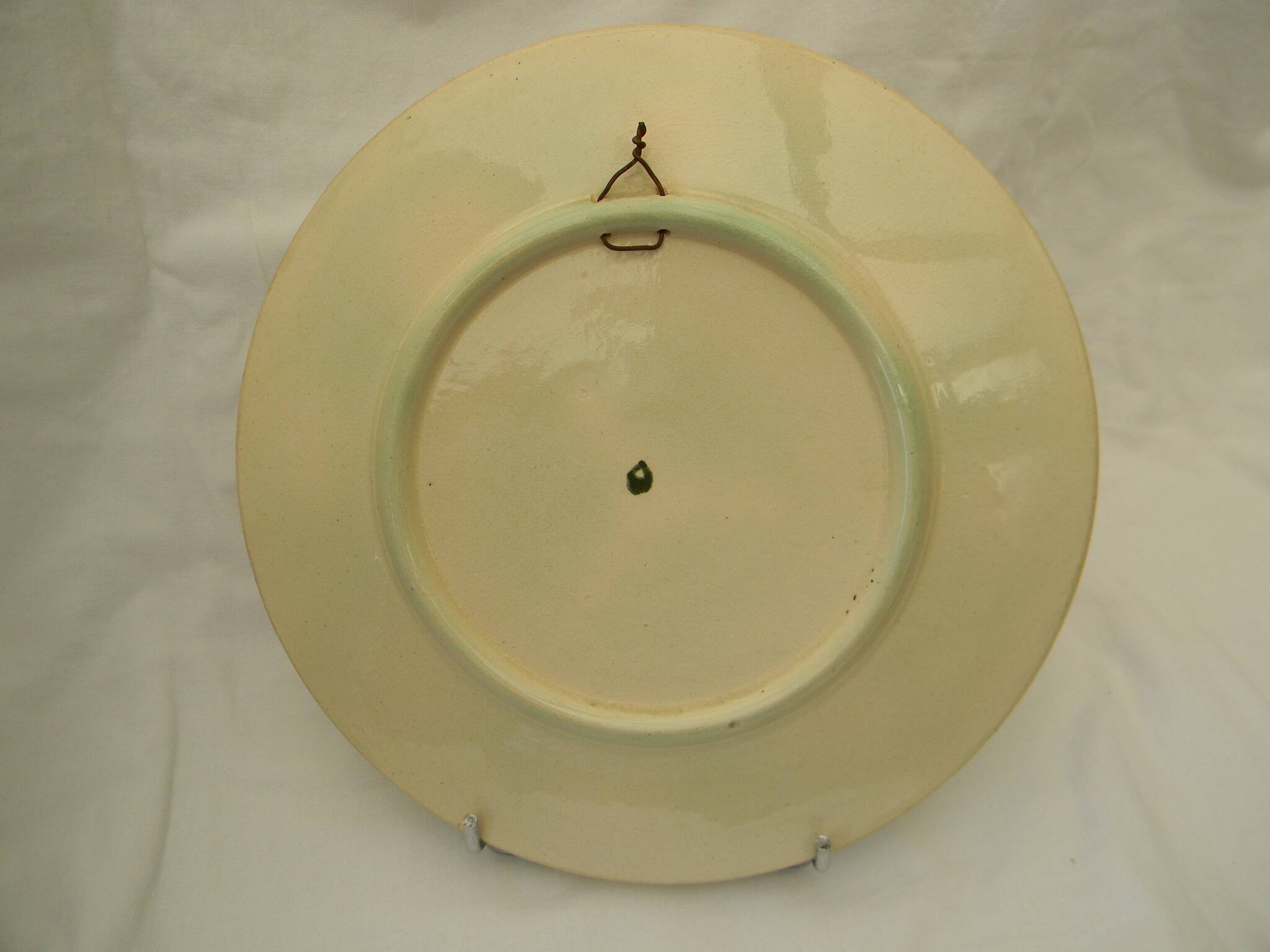 Slop bowl with bird decoration.