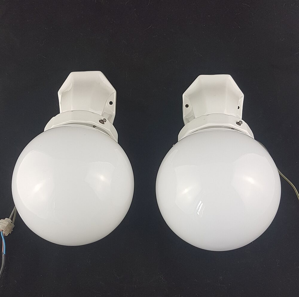 Pair of porcelain art deco wall light
