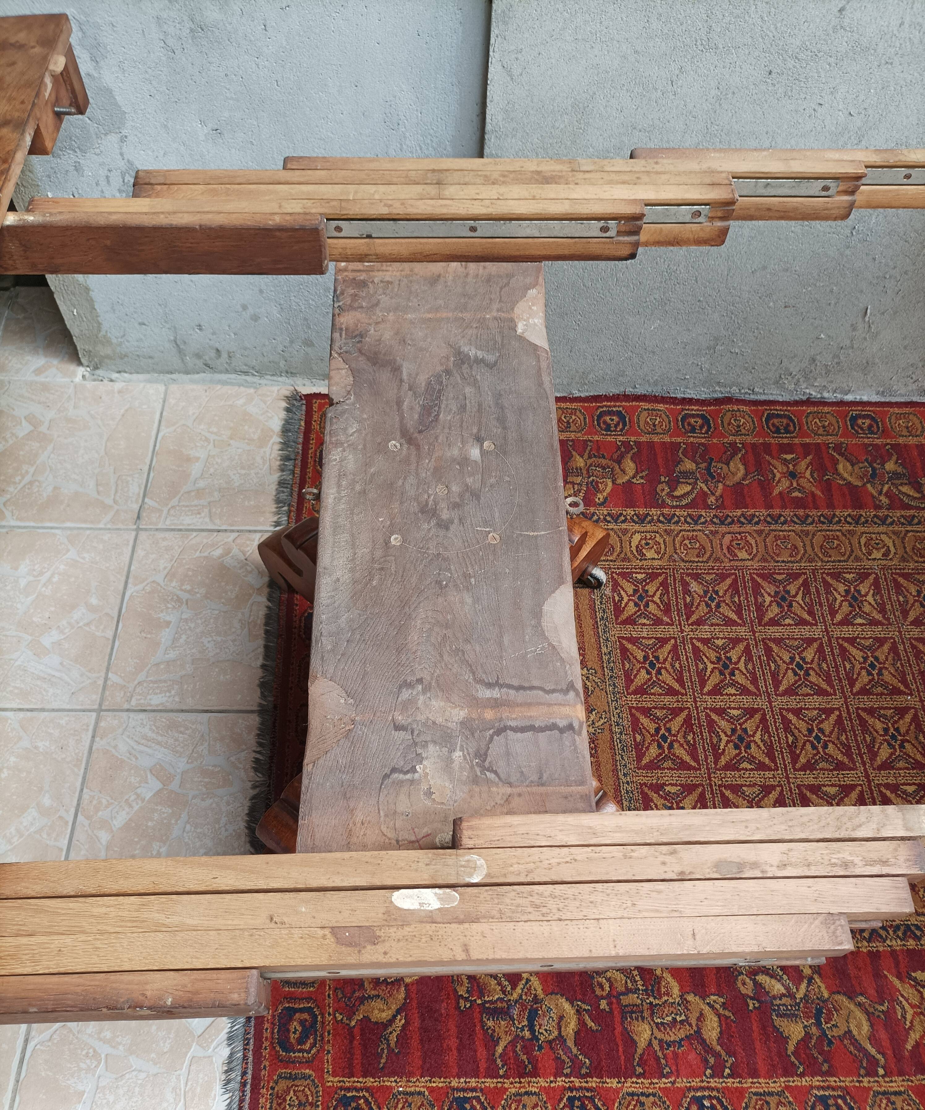 English oval table with 19th century mahogany extensions