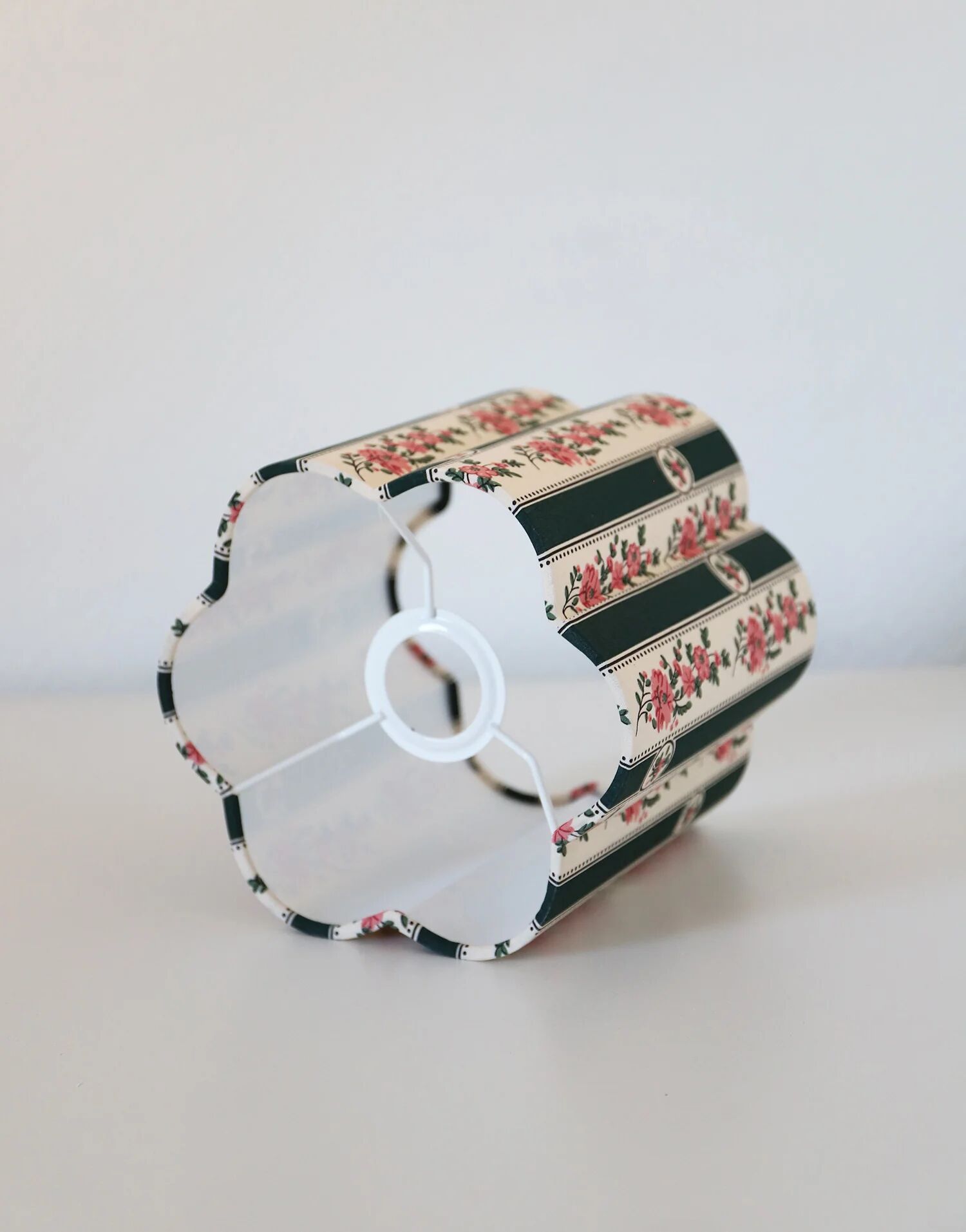 Flower-shaped lampshade Flora "green overmount"
