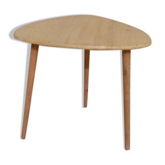 Coffee table in pin design
