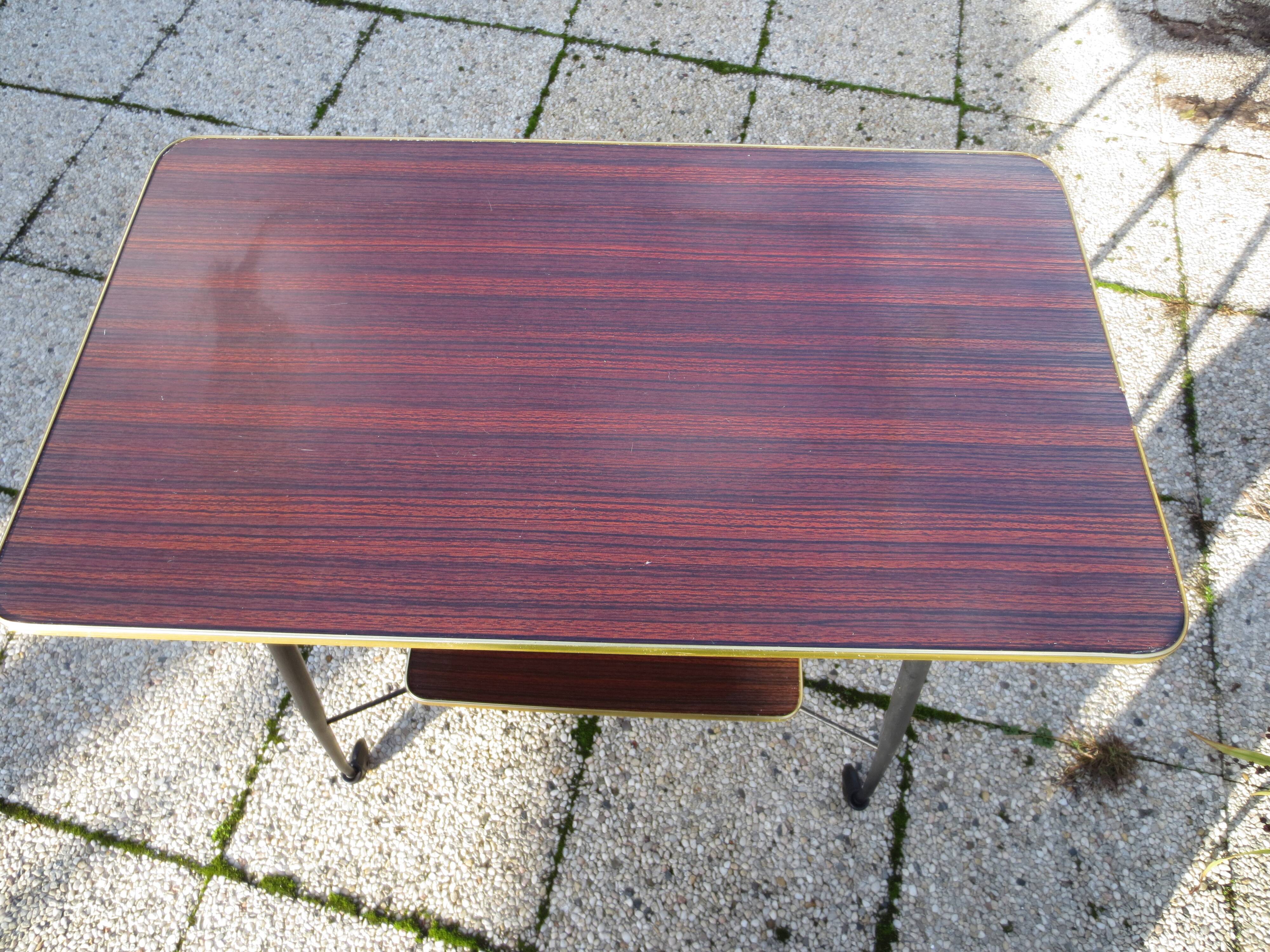 Table d'appoint ou desserte vintage plateau formica couleur bois