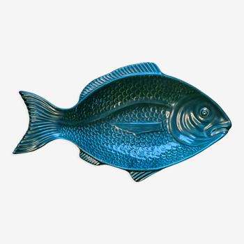 Ceramic serving flat plate in the shape of green fish