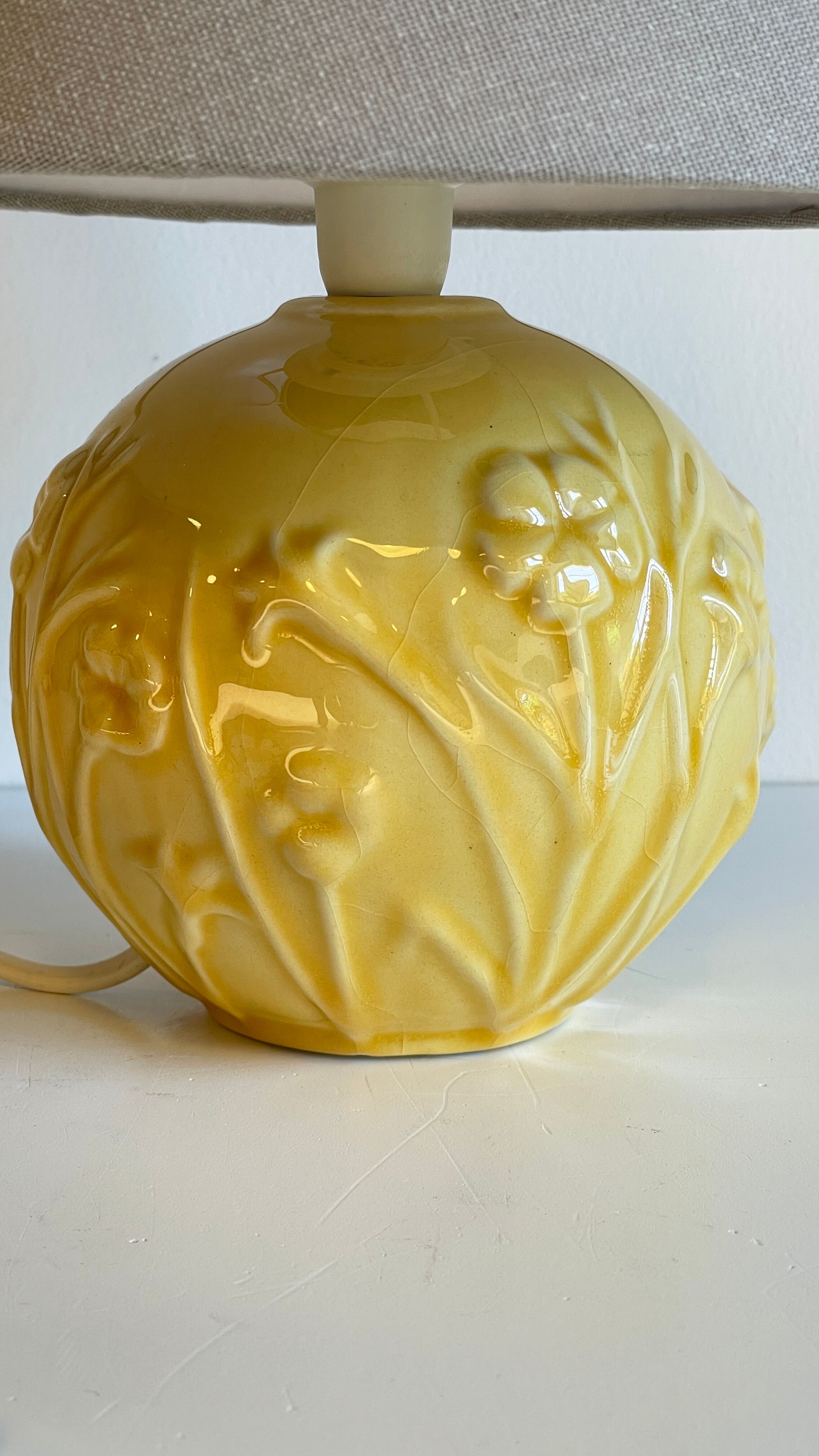 Lamp vintage yellow ceramic ball