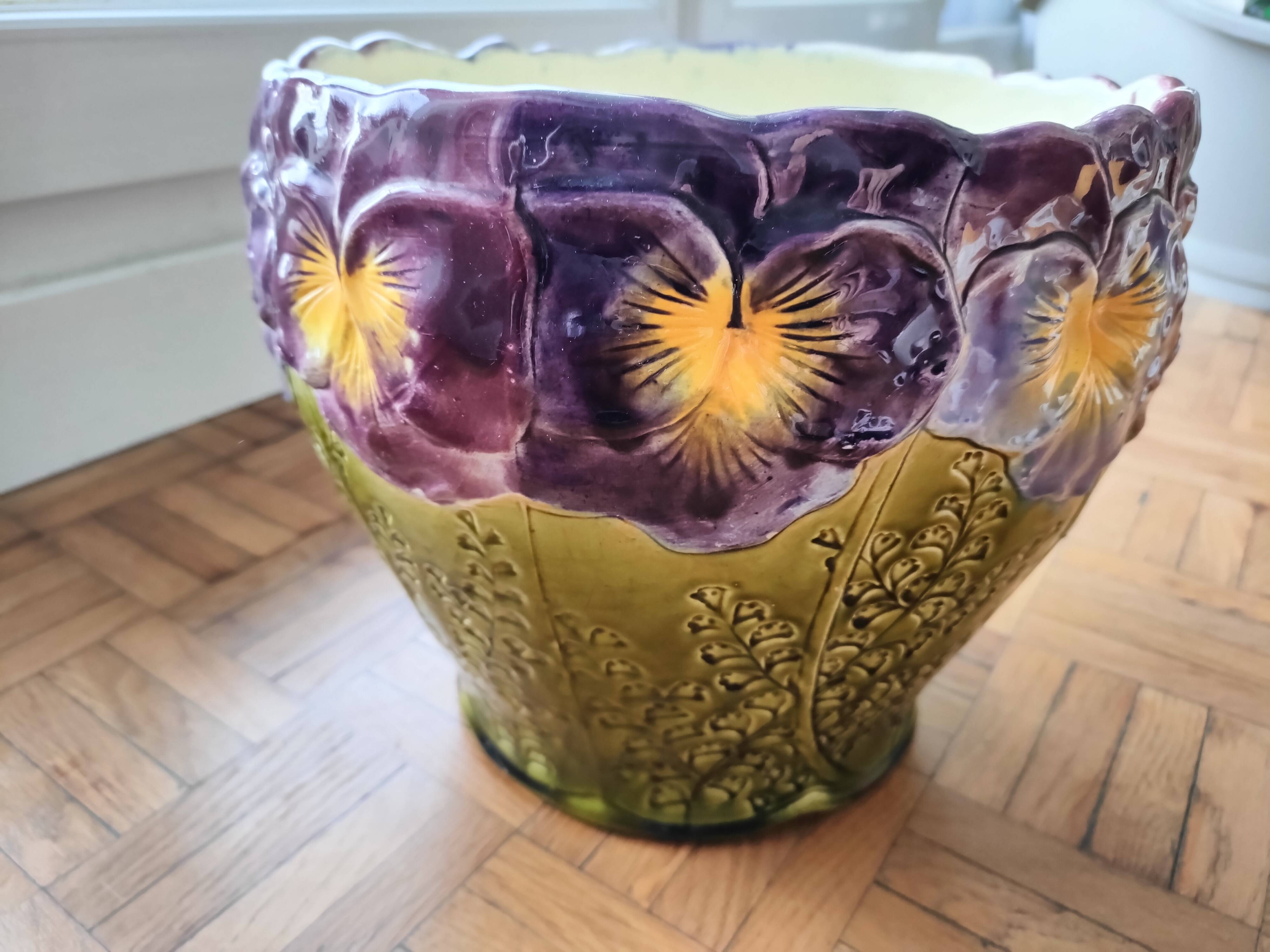 Barbotine pot cover