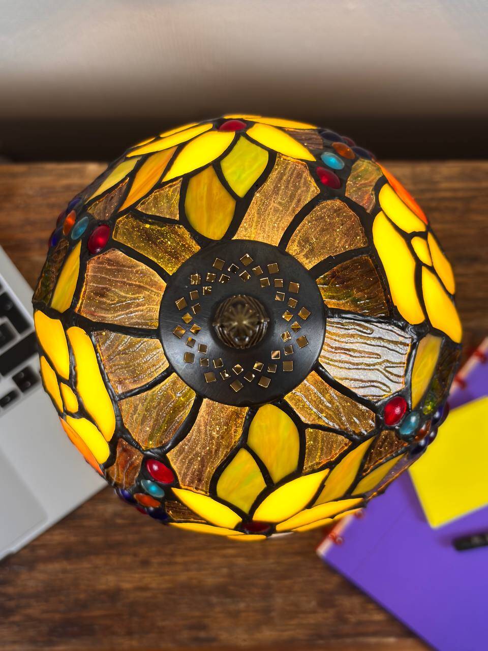 Table lamp - classic design in the style of tiffany