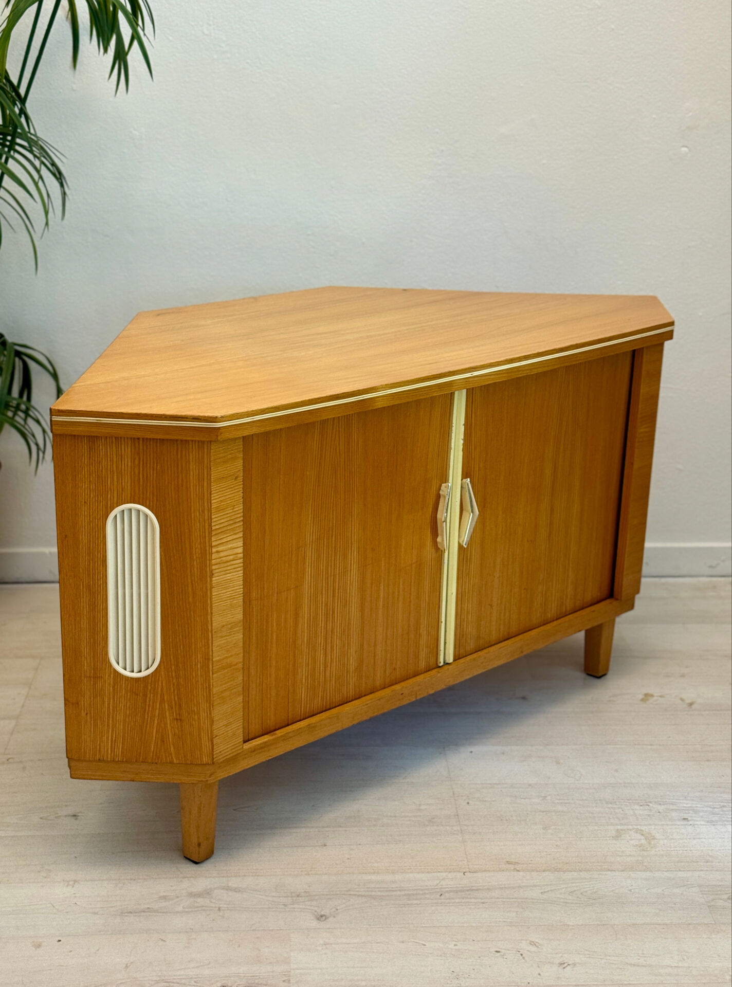 Cabinet de bar vintage « speakeasy »
