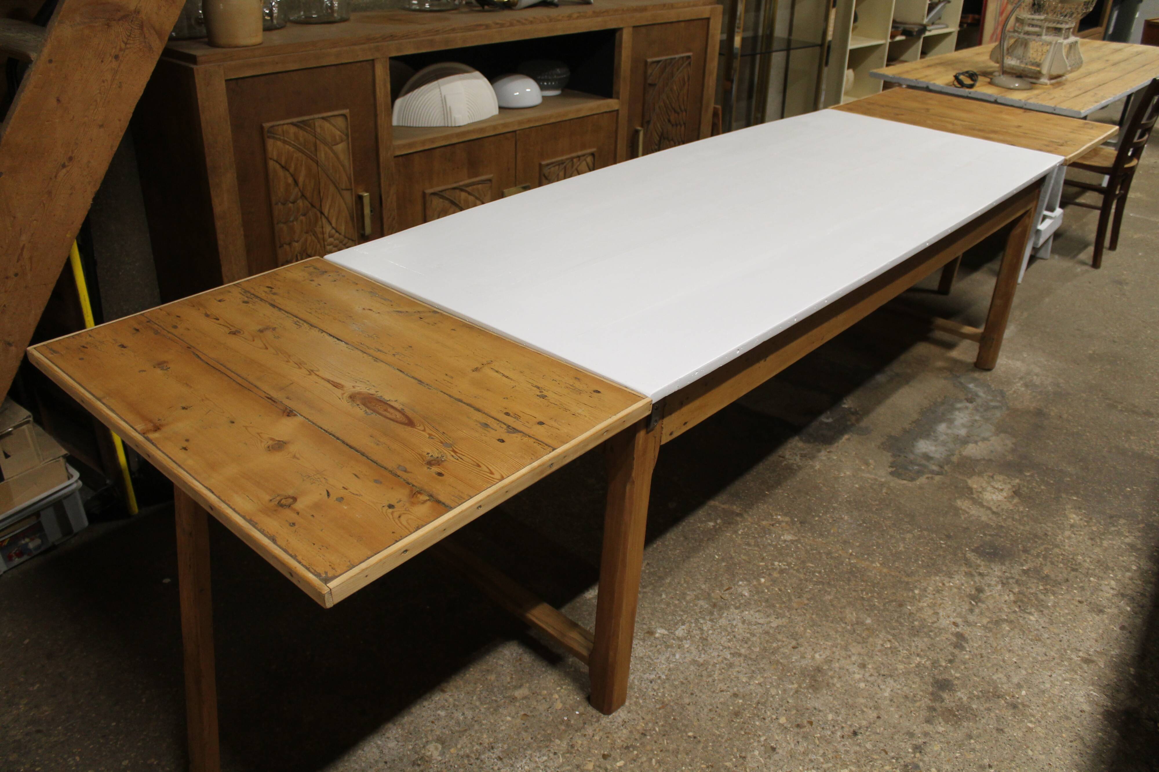 Extendable farm table