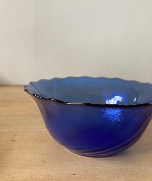 Arcoroc cup in blue glass