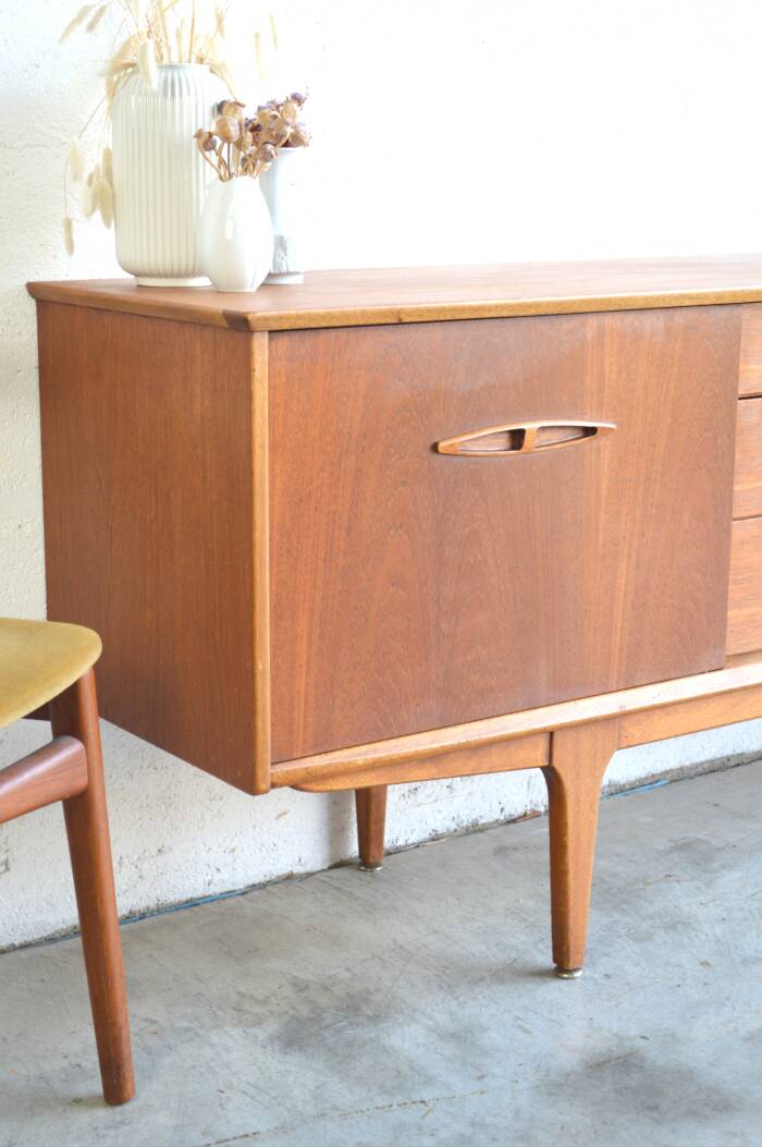 Sideboard with sliding doors * 183 cm