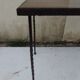 Table basse pieds en fer forgé plateau en bois  77 x 38 cm