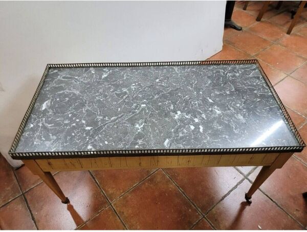 Table basse en merisier style Louis XVI dessus marbre