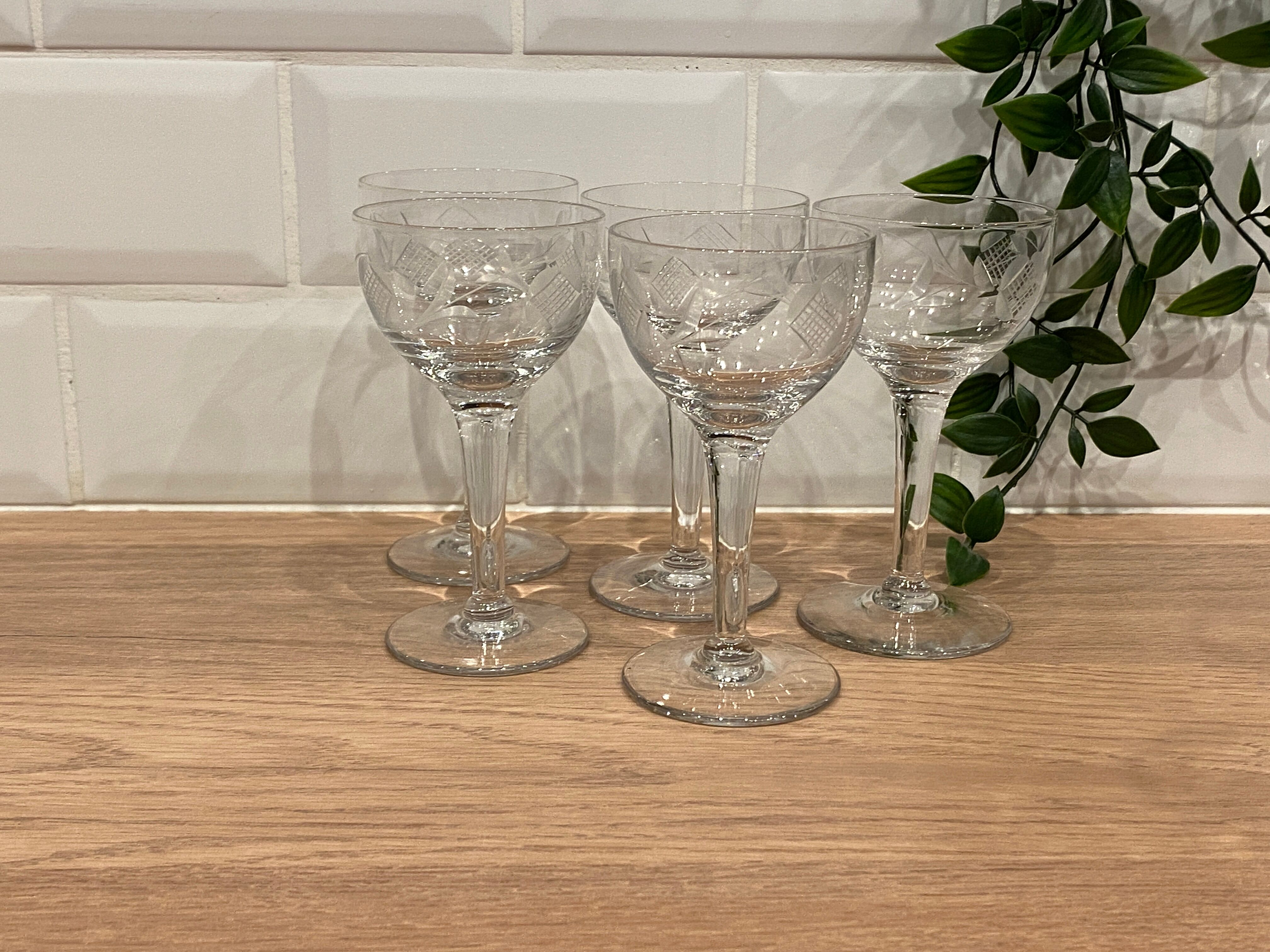 Set of 5 engraved glasses