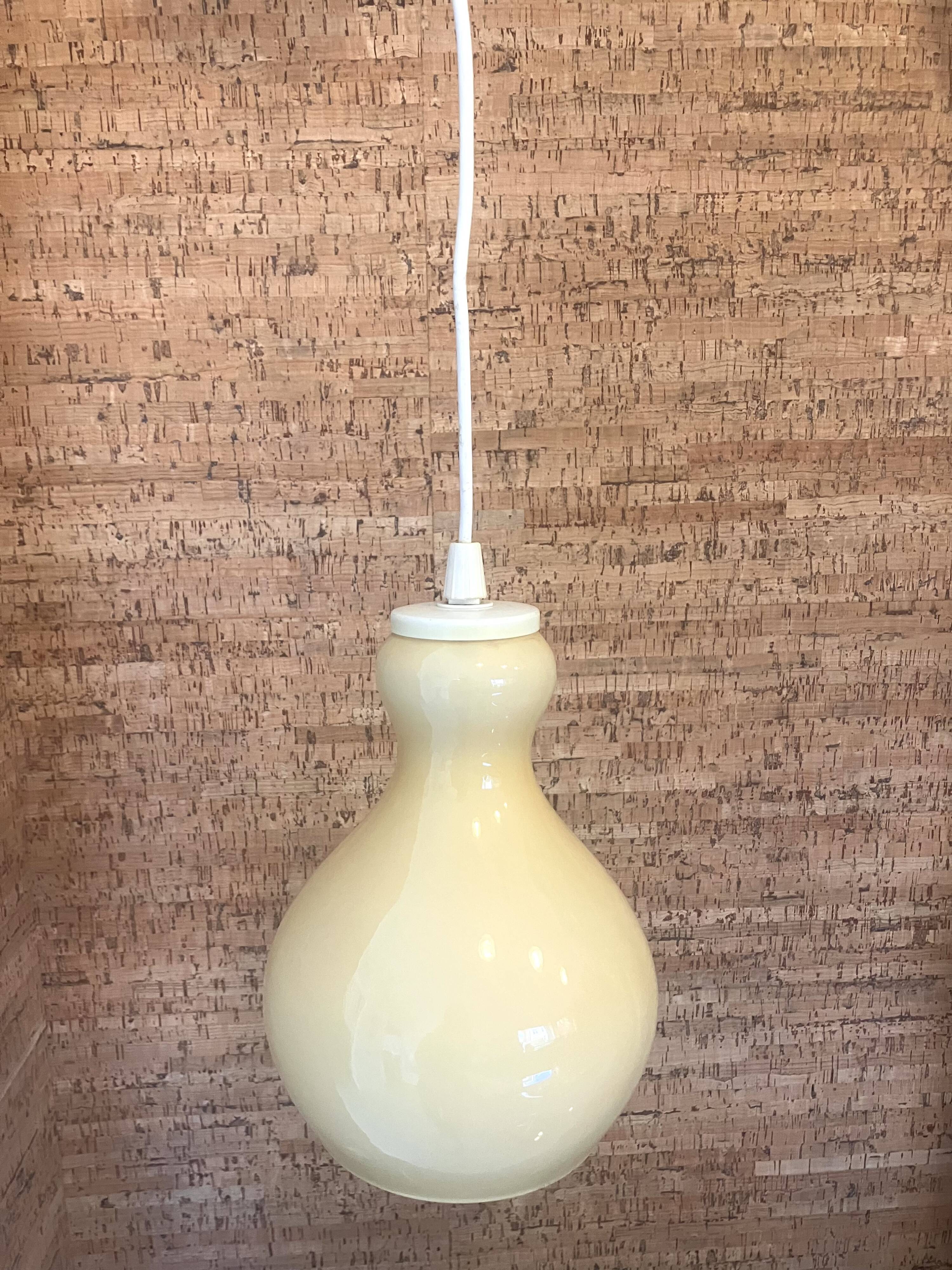 Suspension in vintage mid-century yellow vanilla opaline.