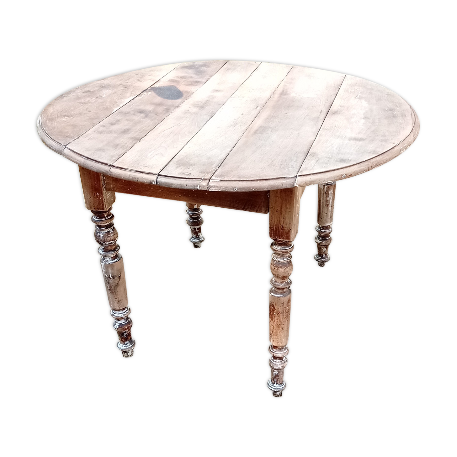 Round table of round farm with flaps