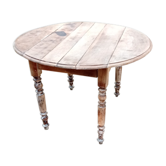 Round table of round farm with flaps