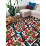 Rug with roses made by hand in Romania