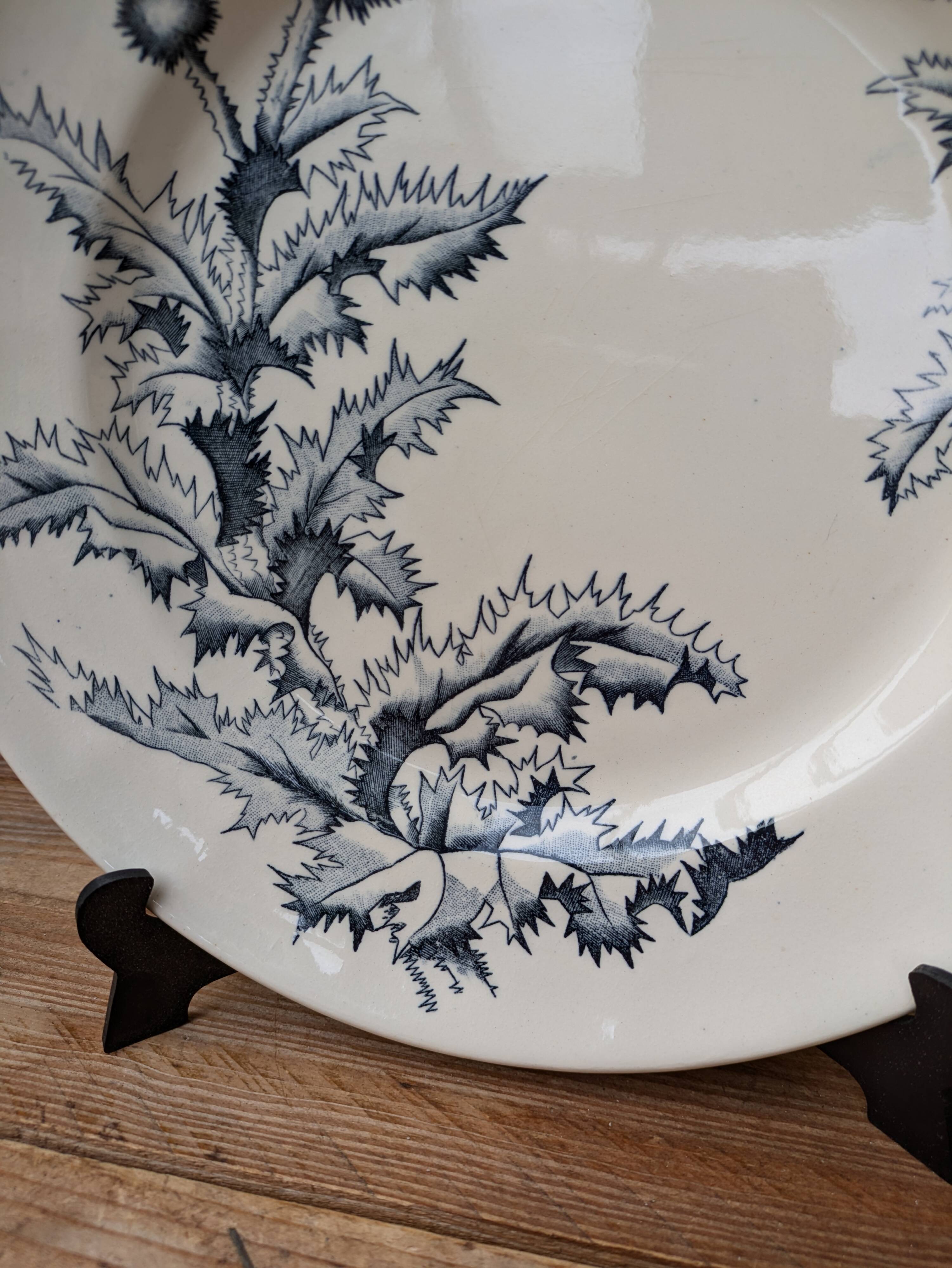 Old Lonchamp ceramic plate, Chardon Terre de fer model