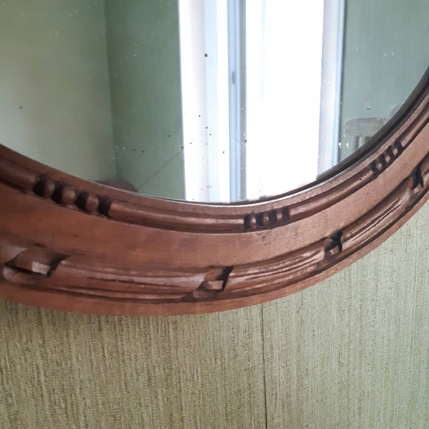 Miroir de style Louis XVI en noyer 80X57