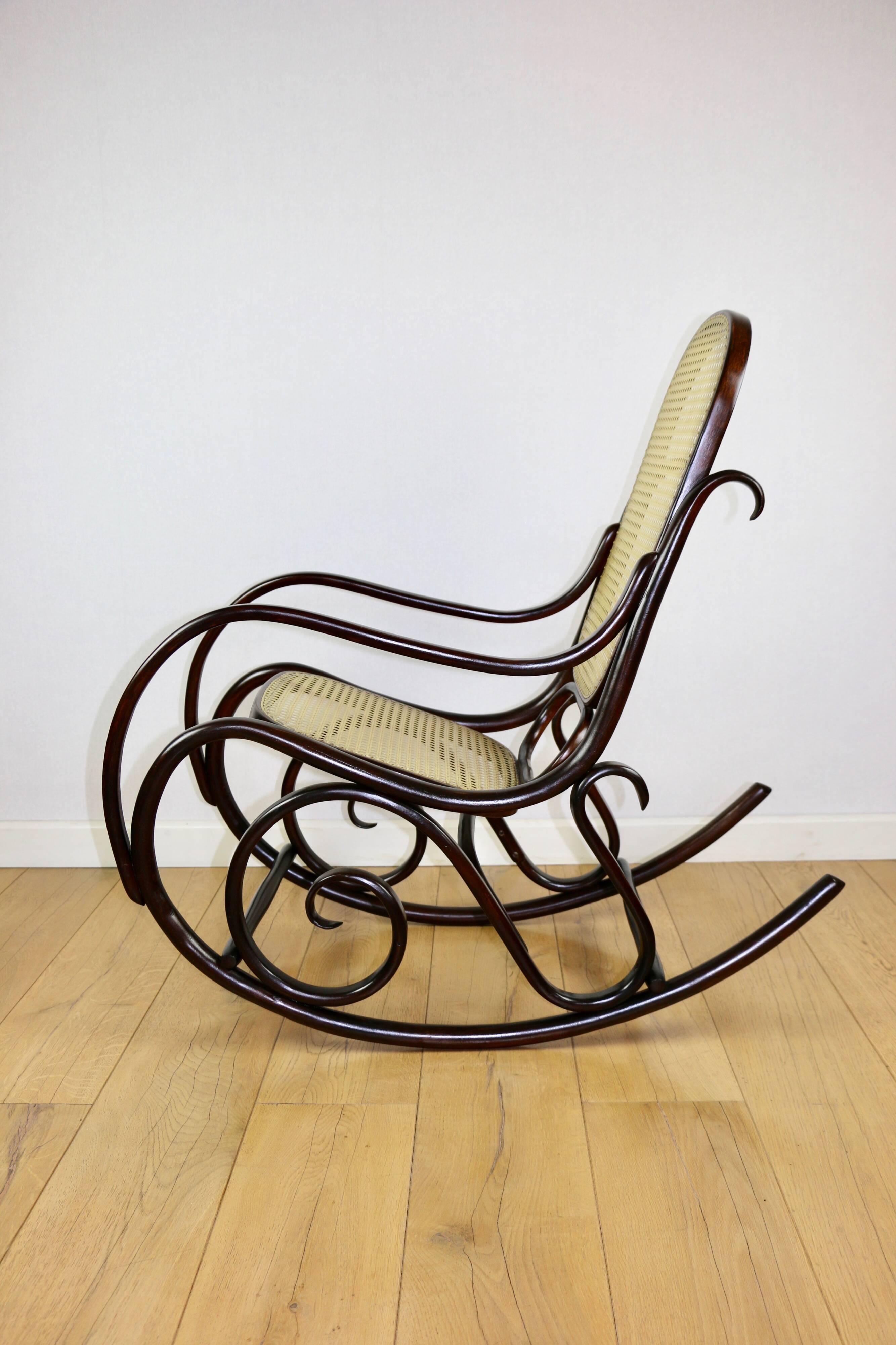 Rocking chair on runners, original brown, 1970s - very good condition