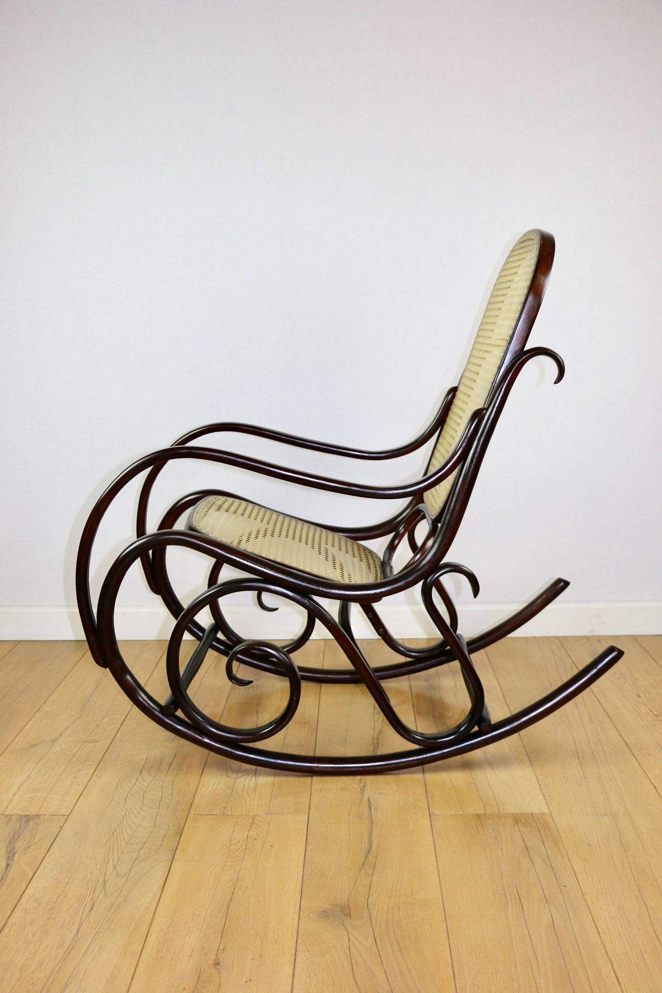 Rocking chair on runners, original brown, 1970s - very good condition