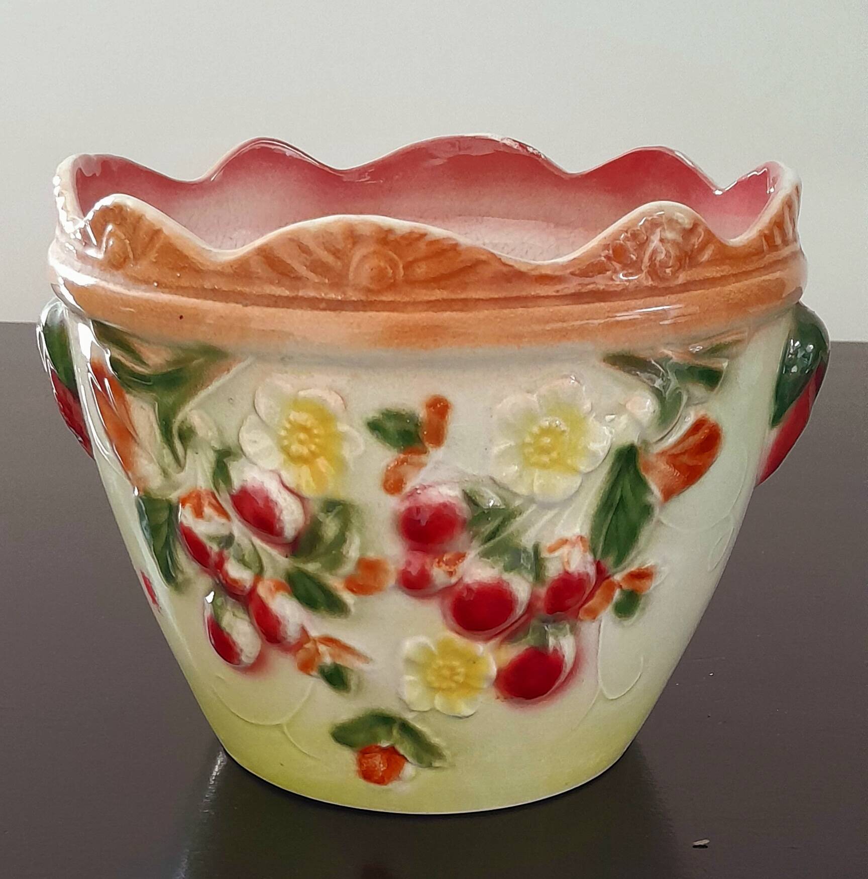 Cache- pot ancien Barbotine