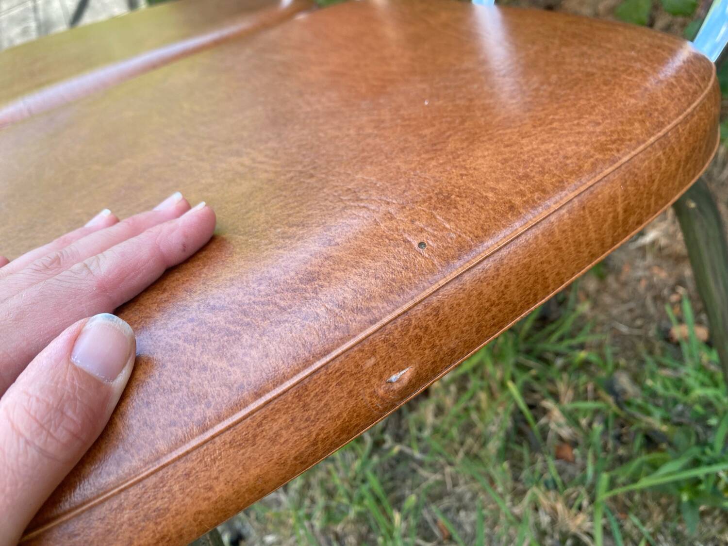 Two Tublac chairs in Skaï and chrome