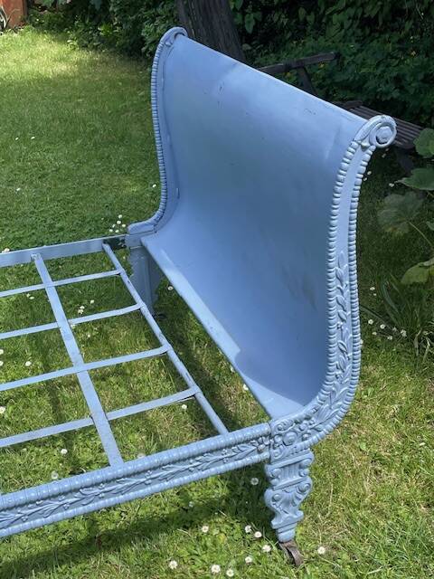 Napoleon III cast iron daybed on wheels