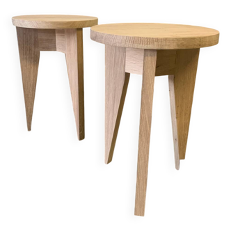2 pedestal tables / bedside tables