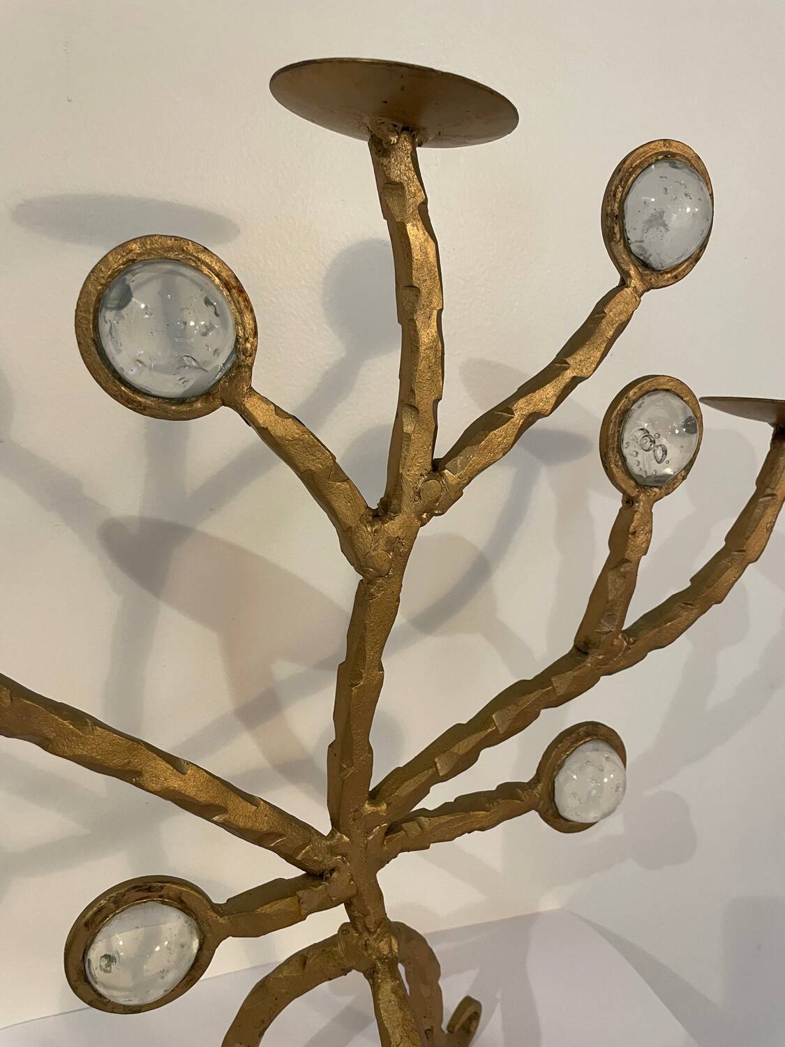 Candelabre en fer forgé et verre XXe