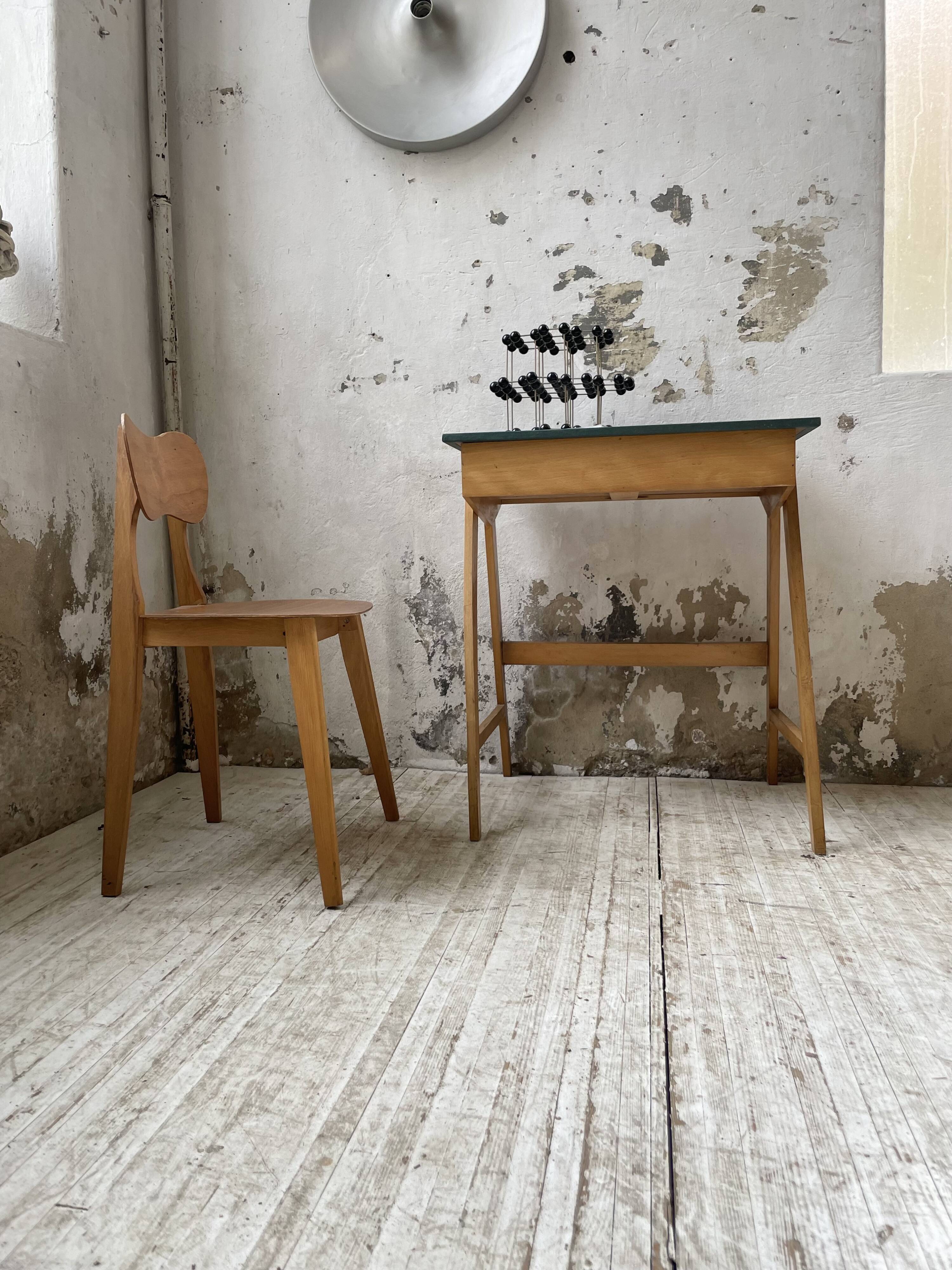 Bureau et chaise enfant pieds compas
