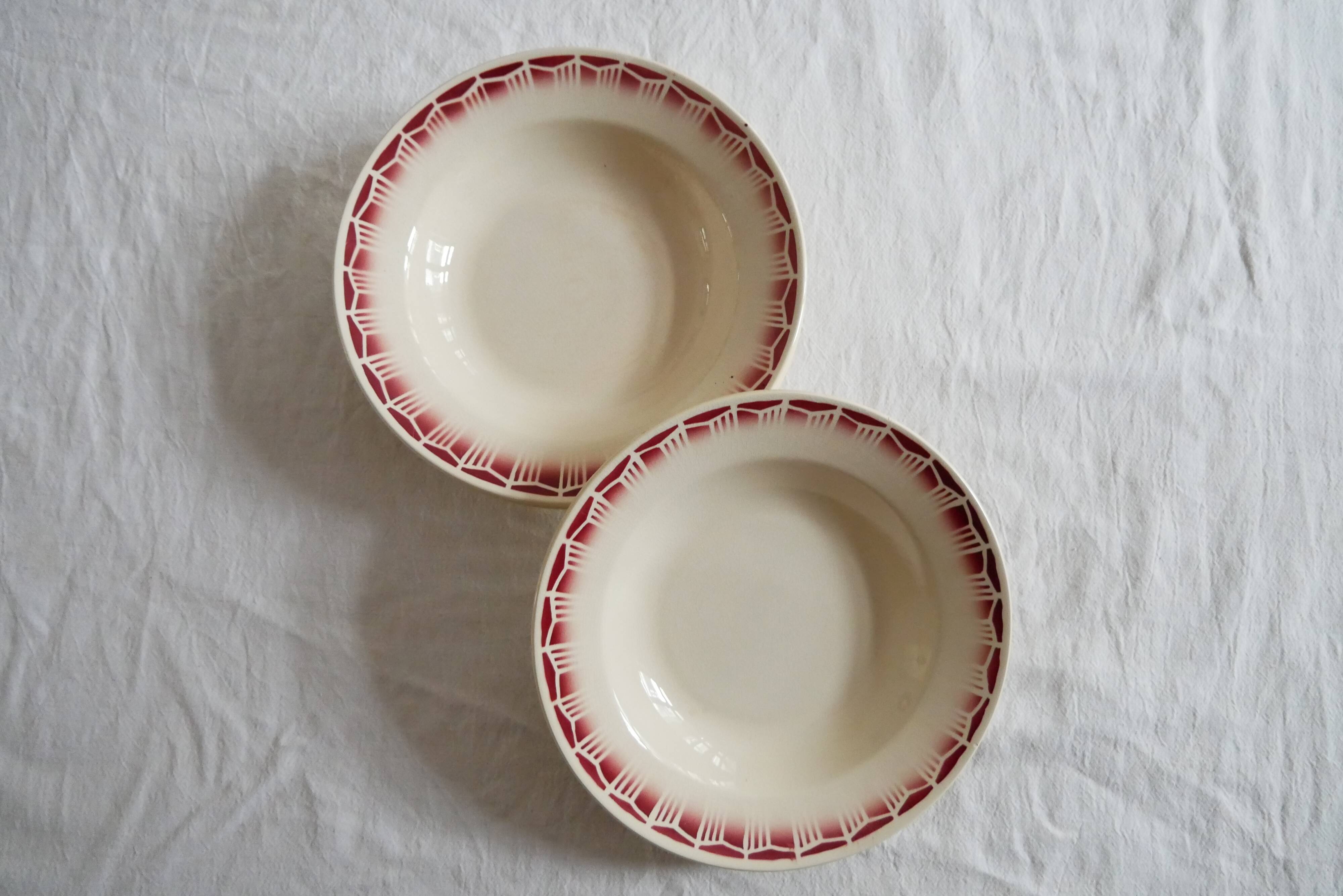 Set of 4 vintage soup plates with burgundy decoration