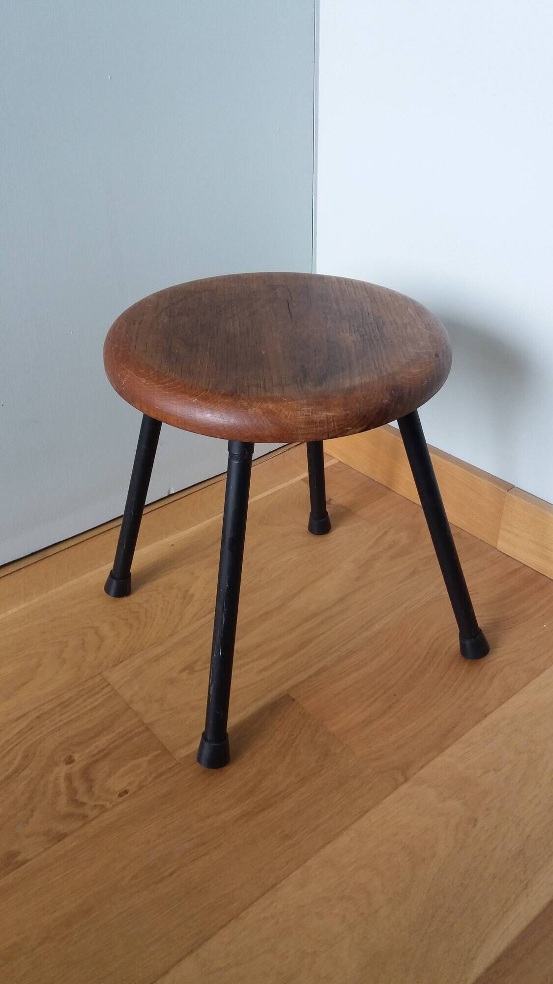 Wooden seat stool with metal legs